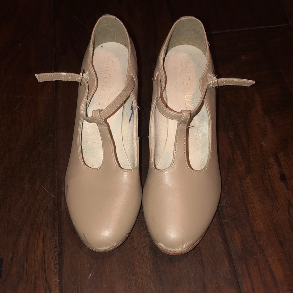 2” character heels by Danshuz EUC